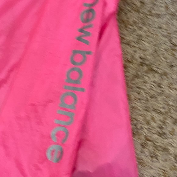 New Balance Women’s Hooded Light Running Jacket SZ L - Picture 6 of 11